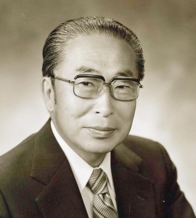 Professor Osamu Hayaishi (Kyoto University), who was committed to ONO's PG research